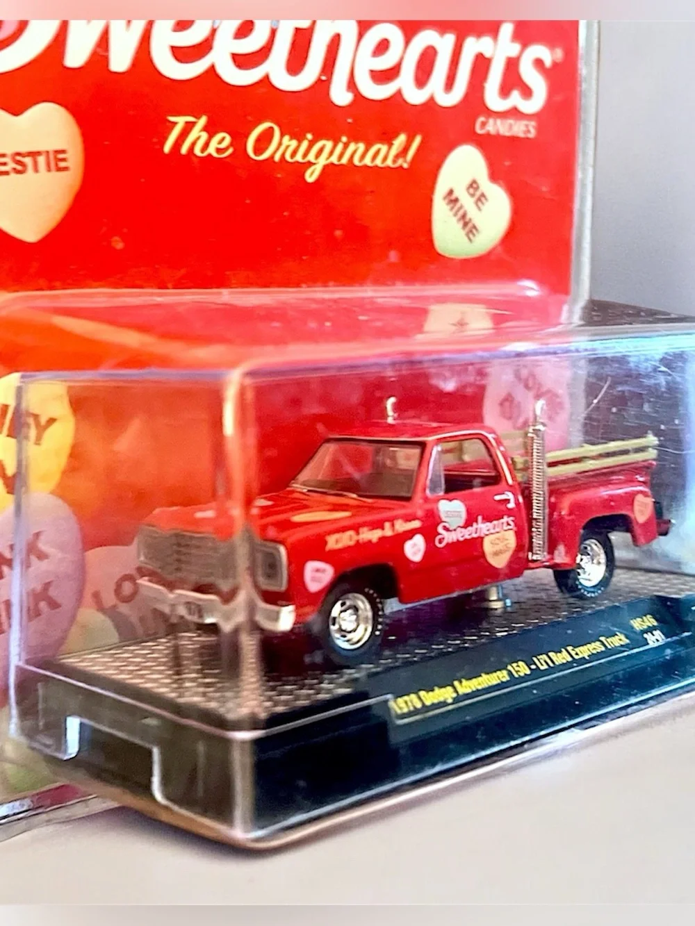 M2 Machines 1978 Dodge Adventurer 150-Li'l Red Express Truck - Sweethearts 1:64